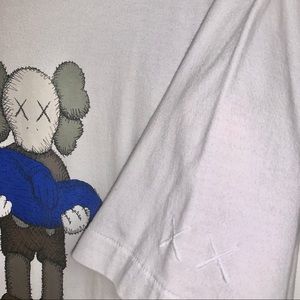 🤍 KAWS x Uniqlo Gone Tee + Bag